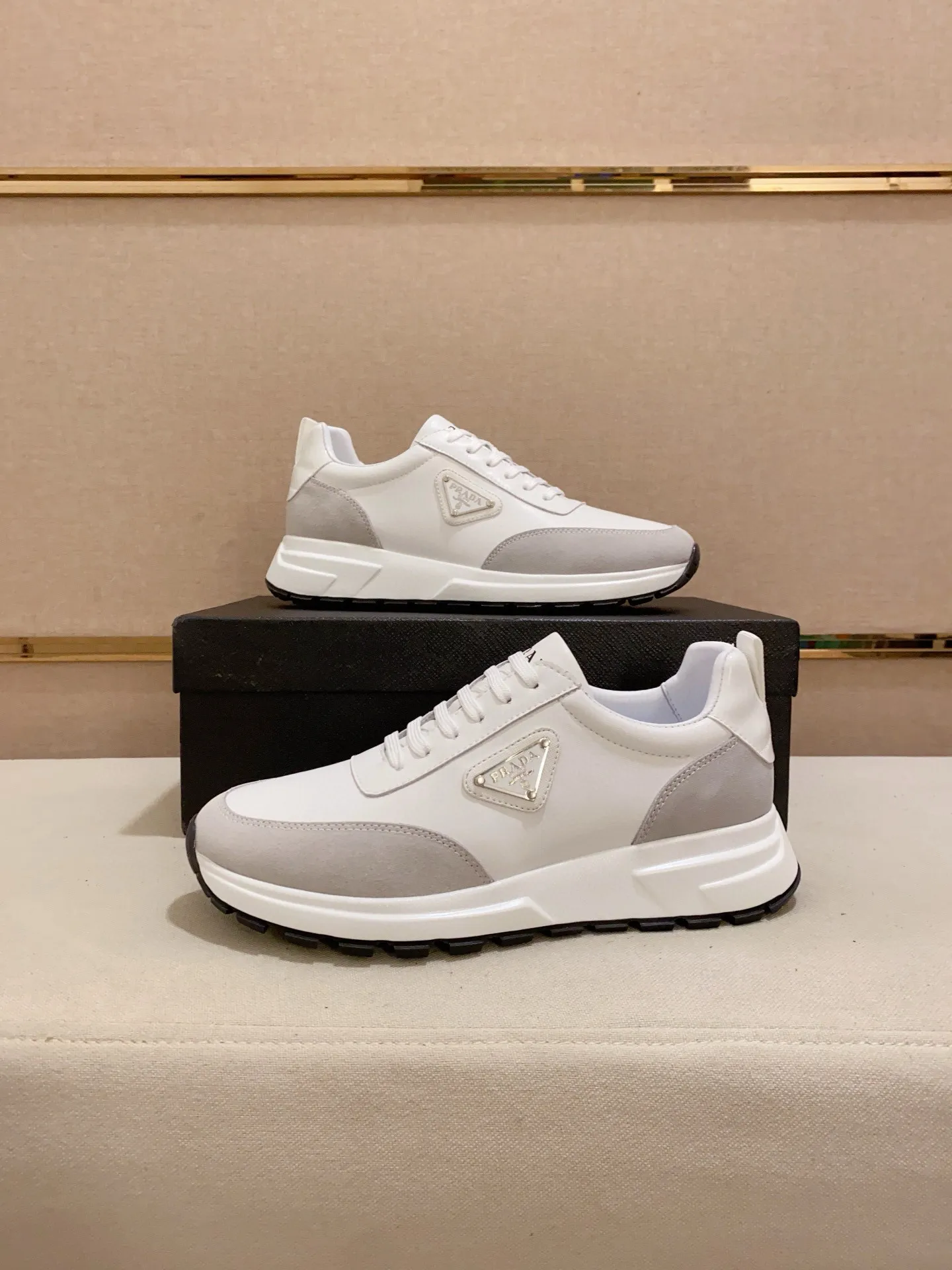 Men's shoes 💰: 500💰 [Prada～Prada] Trendy new styles are on the market. Same style as the official website. Counter quality. Original matching. [Strong] [Strong] Selected first-layer cowhide fabric. Comfortable and breathable sheepskin lining, fine workmanship, upper layer made of 100% pure cowhide, original last shape, comfortable on the feet, shoe sizes 38 to 44